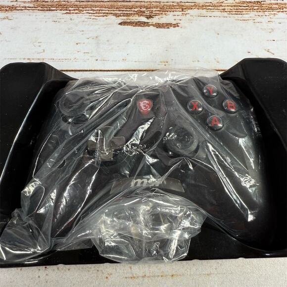 MSI Force GC20 Wired Gaming Controller Black Ergonomic Design - Picture 4 of 7